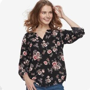Pink Republic black floral vneck top size medium